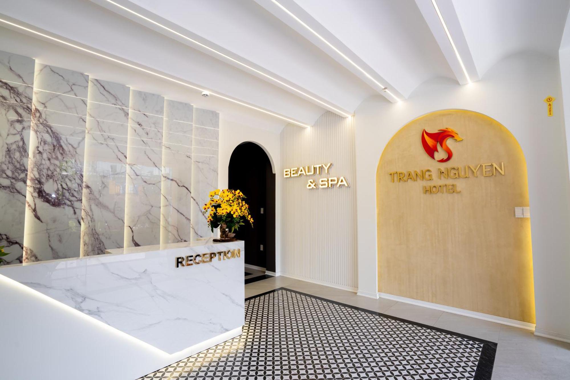 Trang Nguyen Hue Hotel Buitenkant foto